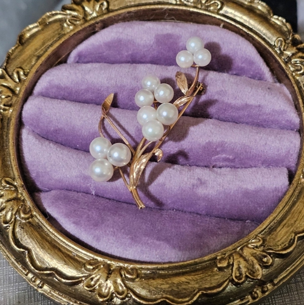 14k large pearl brooch pin. Marked K14 and Japan. Beautiful  brooch that could b
